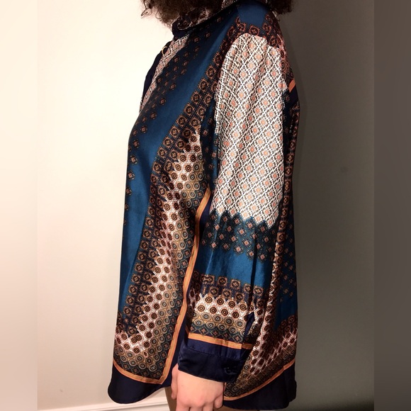 Stylish Blue Patterned Button Down Shirt - Picture 5 of 5